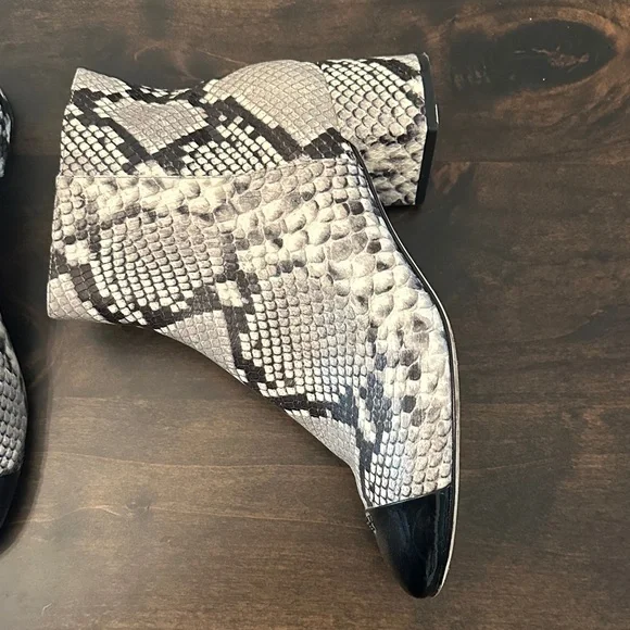 Tory Burch Snakeskin Pattern Women's Boots , leather with black patent toe - Picture 4 of 10